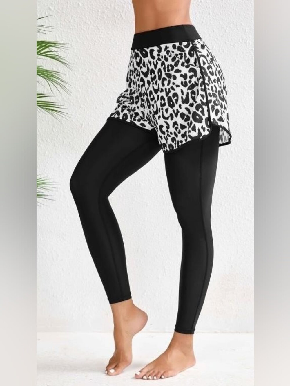 Halcurt NWT Leopard Print Swim Leggings with Skirted Shorts Pockets Size Medium
